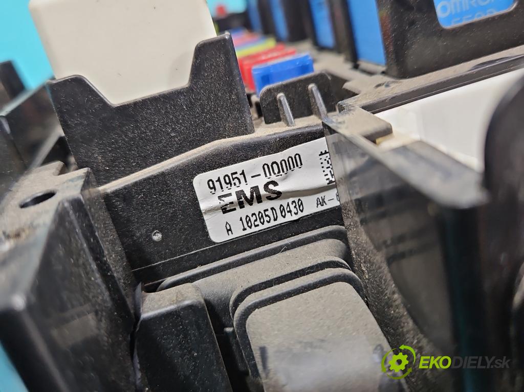 Hyundai I30 I 2007-2012 2.0 16V 143 hp automatic 105 kW 1975 cm3 5- skříňka pojistková 91951-0Q000 (Pojistkové skříňky)