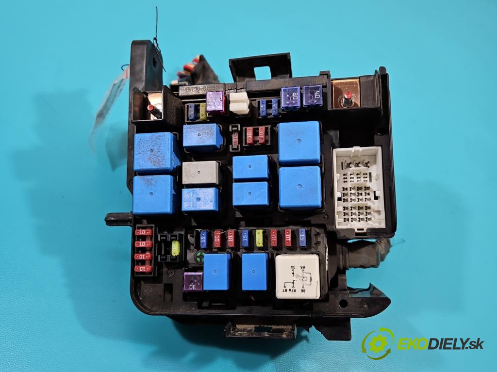 Hyundai I30 I 2007-2012 2.0 16V 143 hp automatic 105 kW 1975 cm3 5- skříňka pojistková 91951-0Q000 (Pojistkové skříňky)