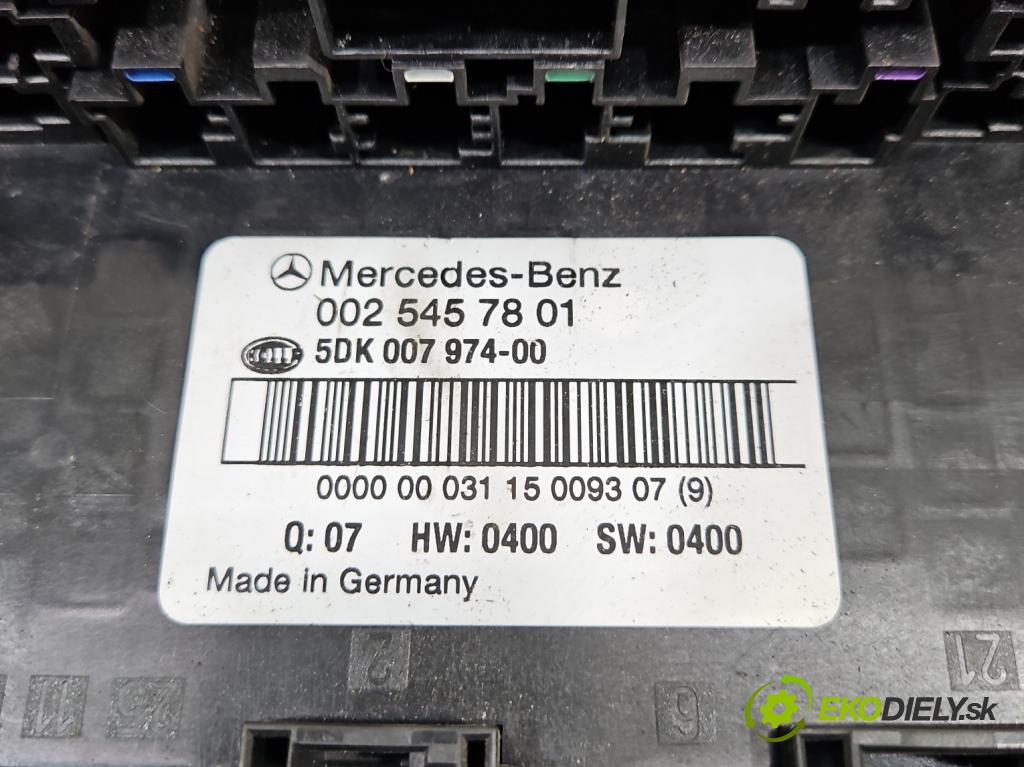 Mercedes C W203 2000-2007 2.0 kompressor 163 hp manual 120 kW 1998 cm3 4- skříňka pojistková 0025457801 (Pojistkové skříňky)