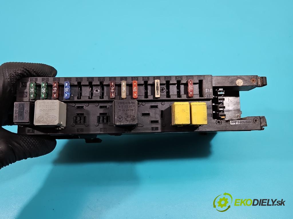 Mercedes C W203 2000-2007 2.0 kompressor 163 hp manual 120 kW 1998 cm3 4- skříňka pojistková 0025457801 (Pojistkové skříňky)