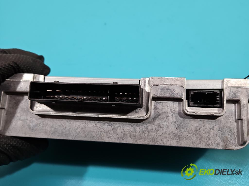 Audi A4 B8 2007-2015 3.0 tdi 239KM automatic 176 kW 2967 cm3 5- Zesilovač: 8T0035223AD (Zosilňovače)