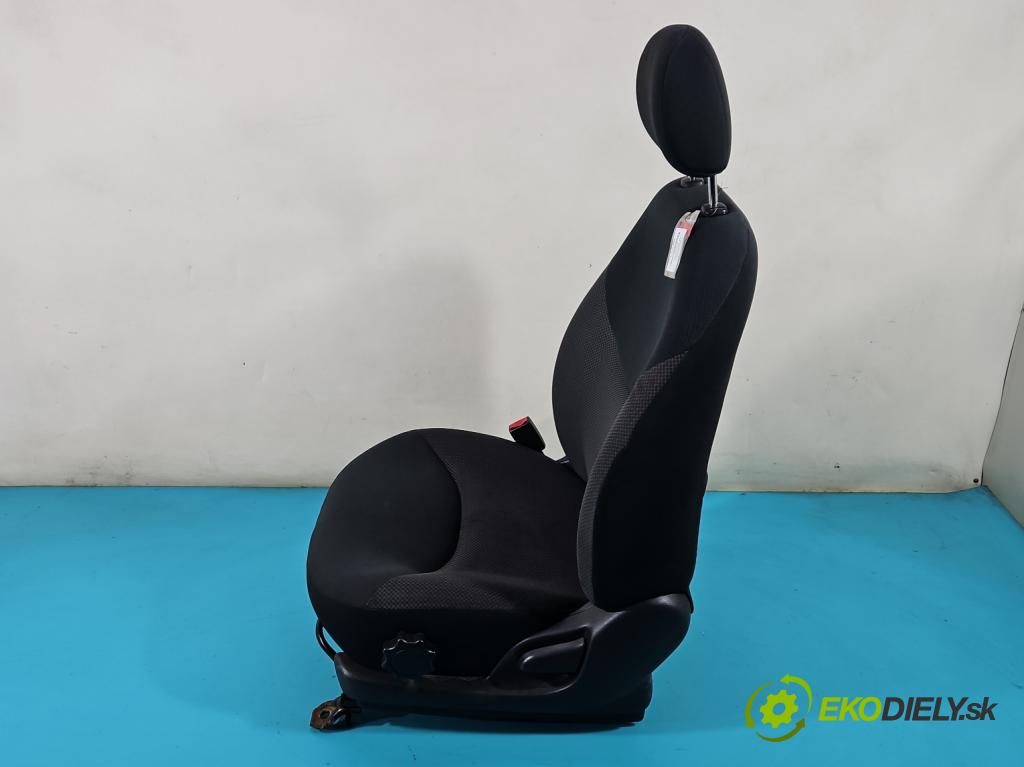 Toyota Yaris I 1999-2005 1.0 vvti 65 HP manual 48 kW 998 cm3 5- Sedačka ľavý  (Sedačky, sedadlá)