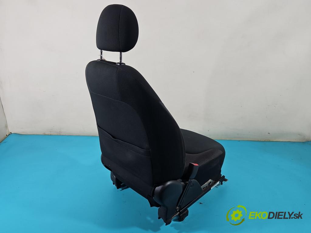 Toyota Yaris I 1999-2005 1.0 vvti 65 HP manual 48 kW 998 cm3 5- Sedačka ľavý  (Sedačky, sedadlá)