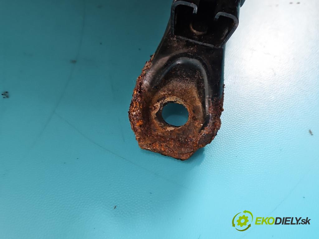 Toyota Yaris I 1999-2005 1.0 vvti 65 HP manual 48 kW 998 cm3 5- Sedačka ľavý  (Sedačky, sedadlá)