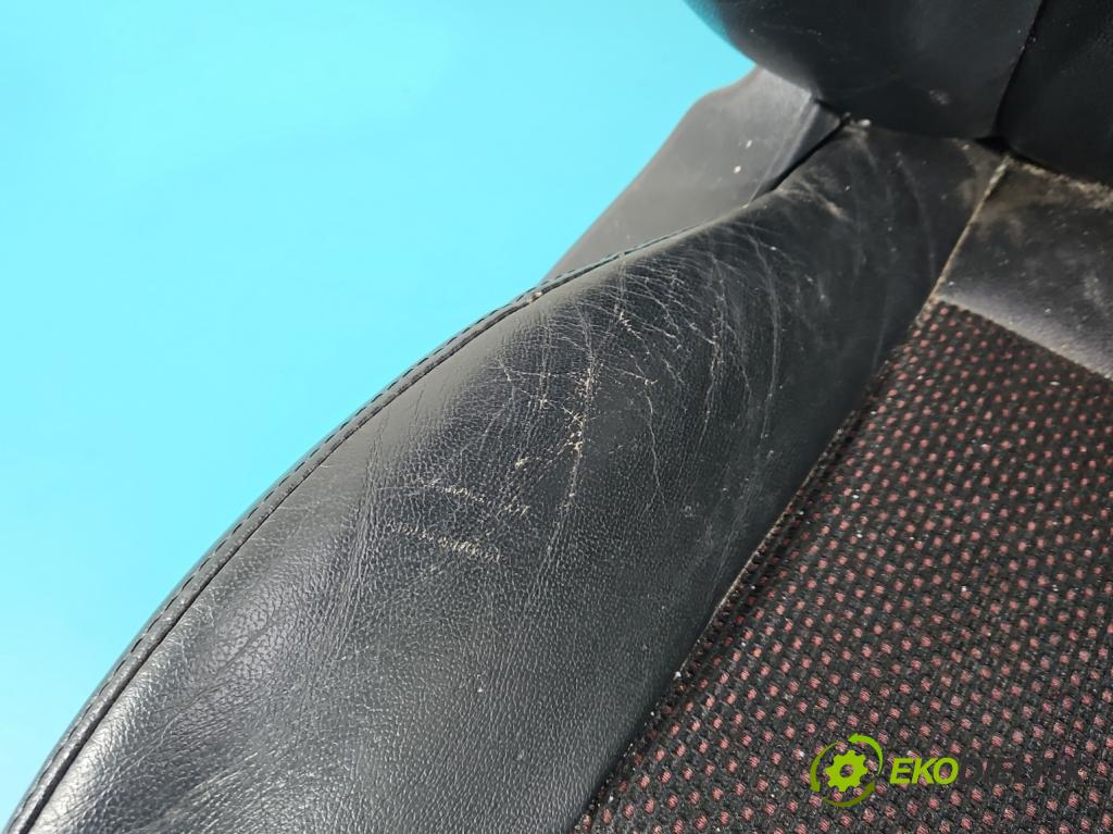 Hyundai I30 I 2007-2012 2.0 16V 143 HP automatic 105 kW 1975 cm3 5- Sedačka pravý  (Sedačky, sedadlá)