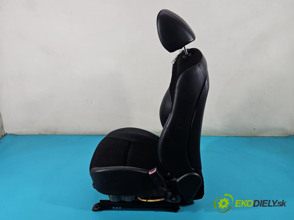 Hyundai I30 I 2007-2012 2.0 16V 143 HP automatic 105 kW 1975 cm3 5- Sedačka pravý  (Sedačky, sedadlá)