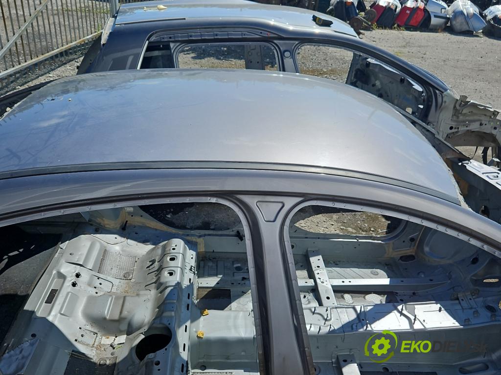 Renault Fluence 1.6 16V 110 hp manual 81 kW 1598 cm3 4- Strecha: