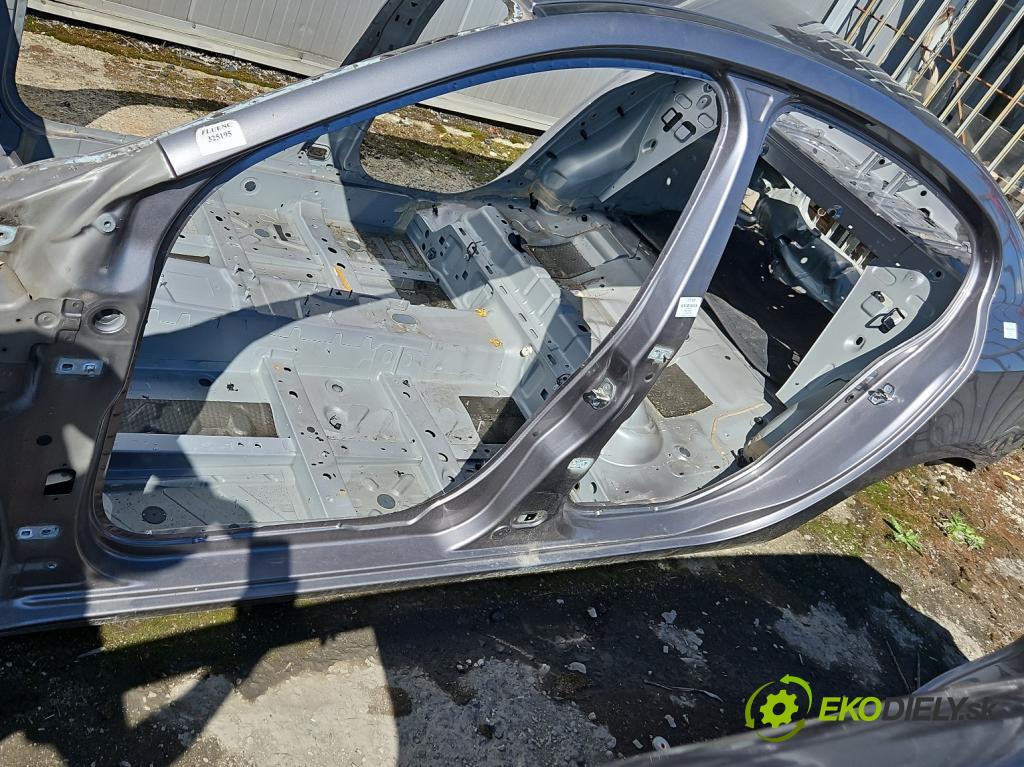 Renault Fluence 1.6 16V 110 hp manual 81 kW 1598 cm3 4- práh levý  (Ostatní)