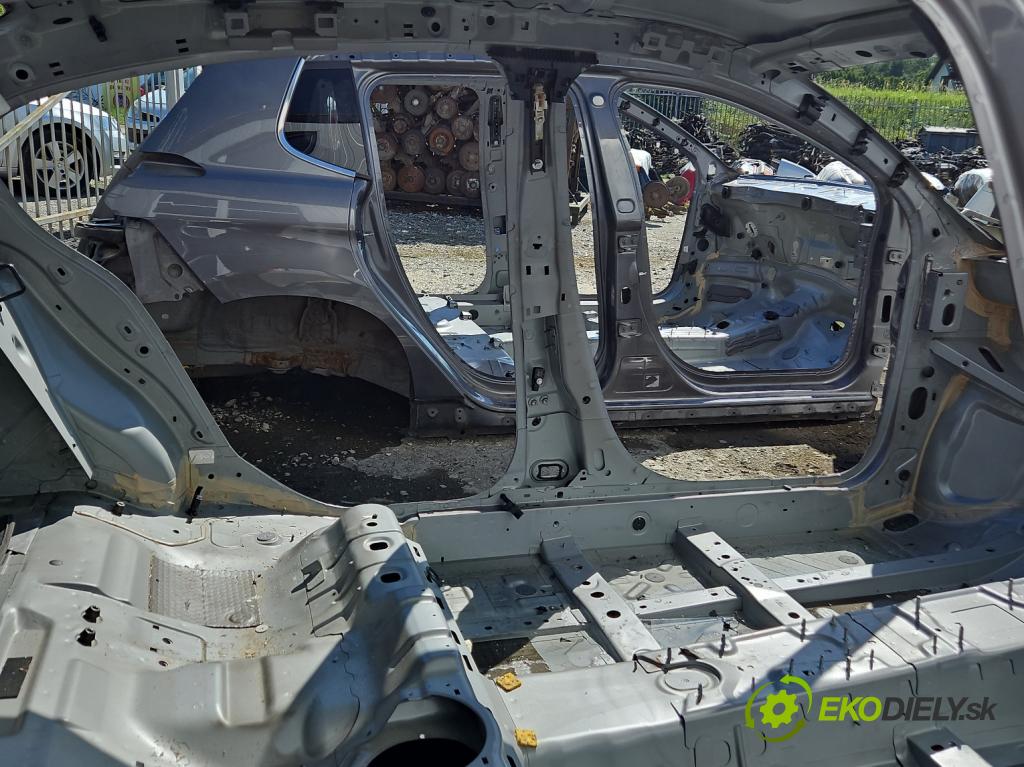 Renault Fluence 1.6 16V 110 hp manual 81 kW 1598 cm3 4- práh levý  (Ostatní)