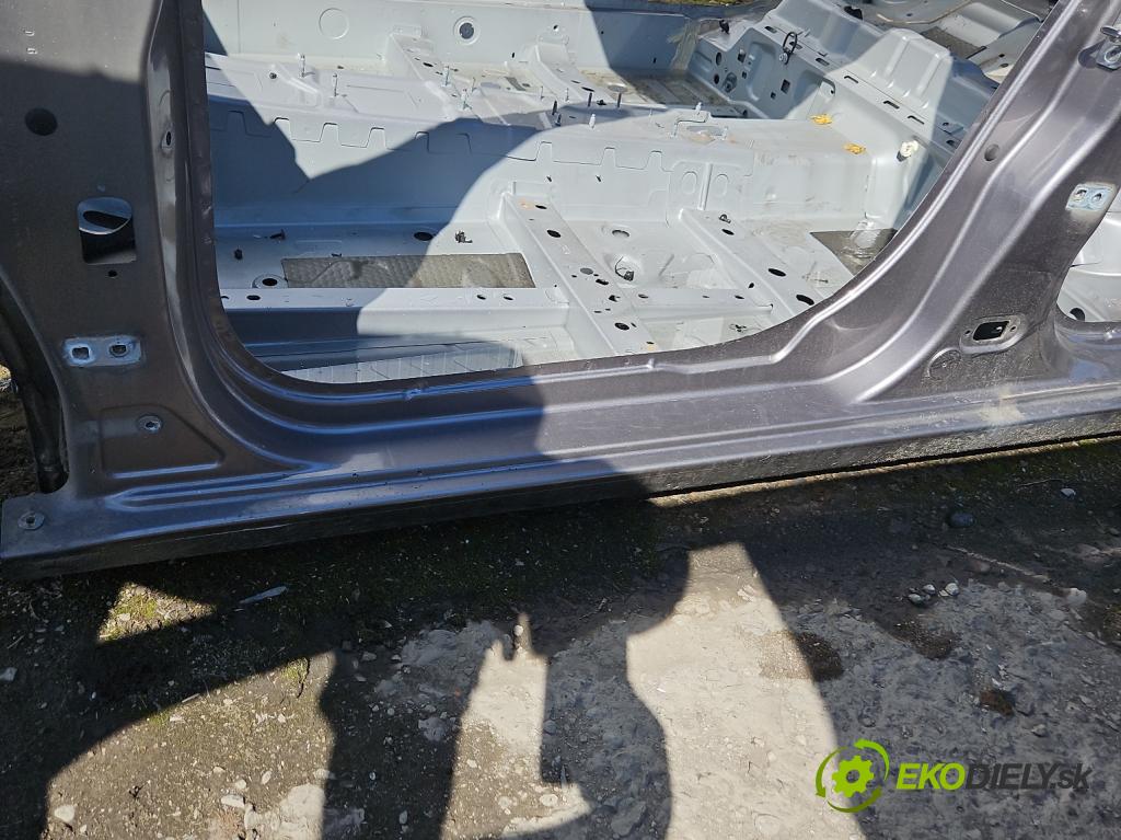 Renault Fluence 1.6 16V 110 hp manual 81 kW 1598 cm3 4- práh levý  (Ostatní)