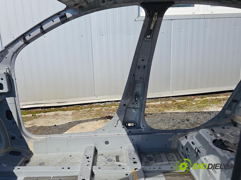 Renault Fluence 1.6 16V 110 hp manual 81 kW 1598 cm3 4- práh pravý  (Ostatní)