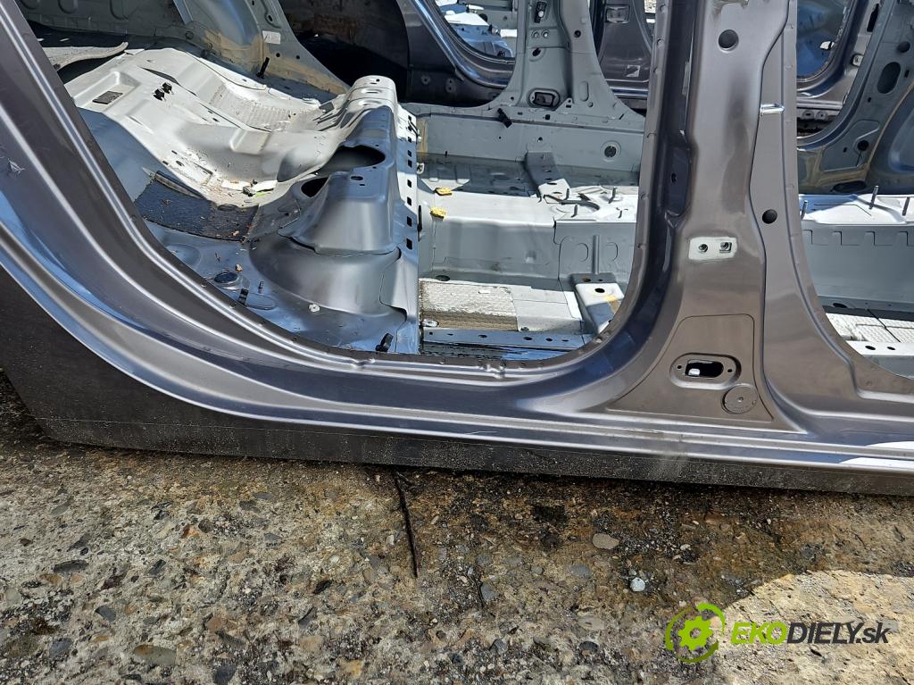 Renault Fluence 1.6 16V 110 hp manual 81 kW 1598 cm3 4- práh pravý  (Ostatní)