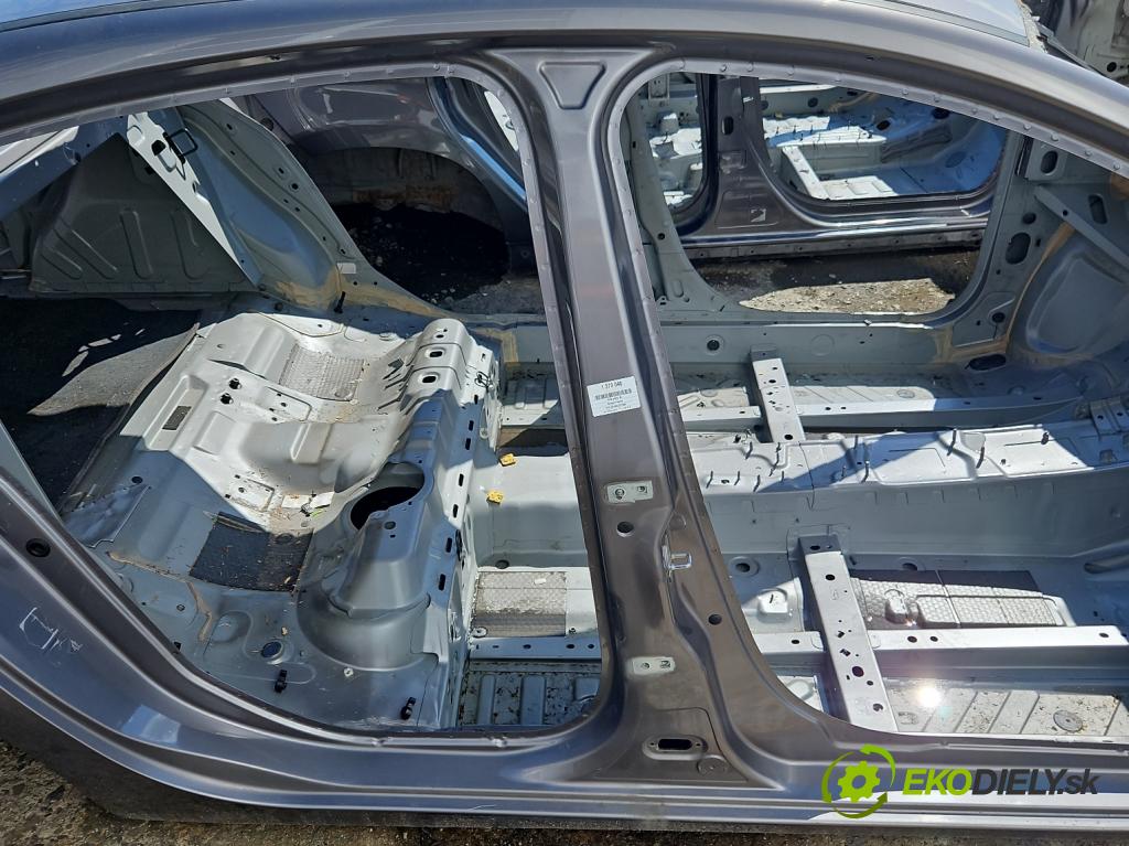 Renault Fluence 1.6 16V 110 hp manual 81 kW 1598 cm3 4- práh pravý  (Ostatní)