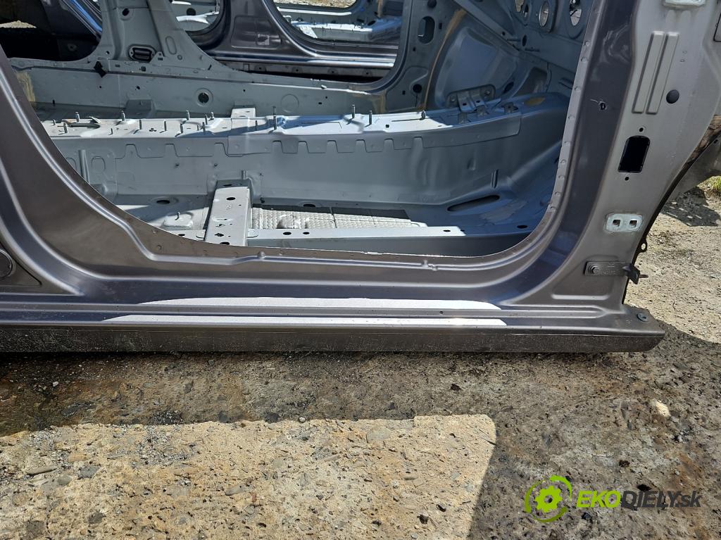 Renault Fluence 1.6 16V 110 hp manual 81 kW 1598 cm3 4- práh pravý  (Ostatní)