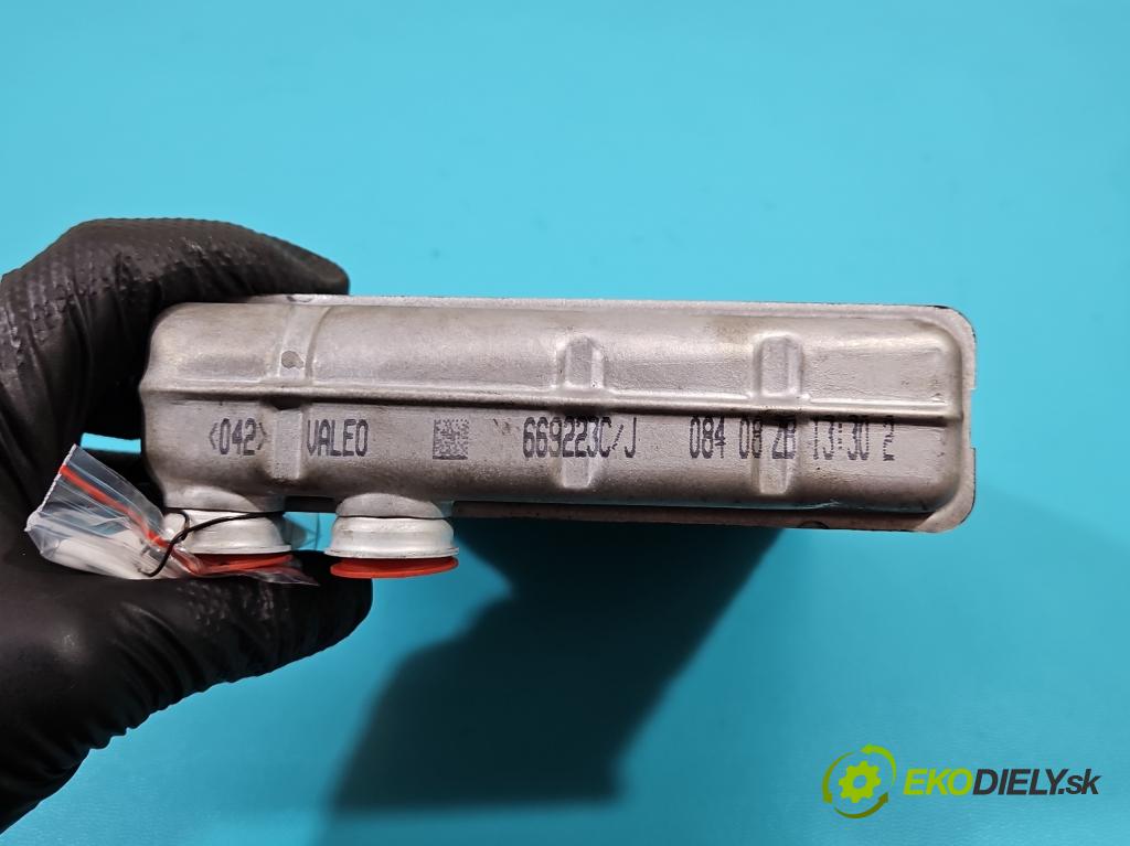 Renault Twingo II 2007-2014 1.5 dci 64 hp manual 47 kW 1461 cm3 3- radiátor  (Radiátory topení)