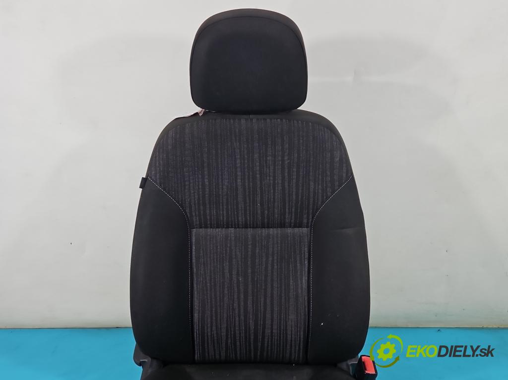 Opel Astra IV 2009-2015 1.4 16V 101 HP manual 74 kW 1398 cm3 5- Sedačka pravý  (Sedačky, sedadlá)