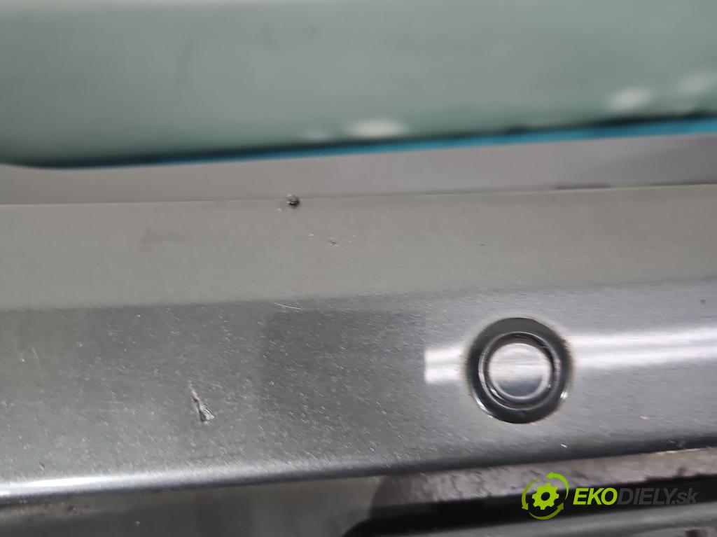 Opel Astra IV 2009-2015 1.4 16V A14XER 101 hp manual 74 kW 1398 cm3 5- nárazník zadní  (Klika dveří ostatní)