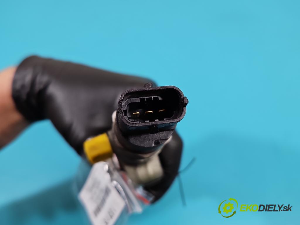 Toyota Yaris I 1999-2005 1.4 D4D 75 HP manual 55 kW 1364 cm3 3- lišta vstrekovacia 0445214032 (Vstrekovacie lišty)