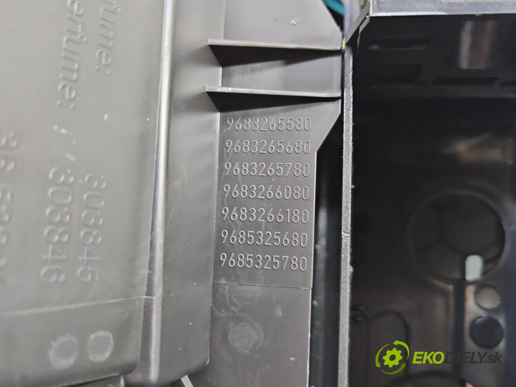 Citroen C4 Picasso I 2006-2013 1.6 hdi 109 HP manual 80 kW 1560 cm3 5- Mřížka: kúrenia stredová  (Mriežky kúrenia (fukáre))