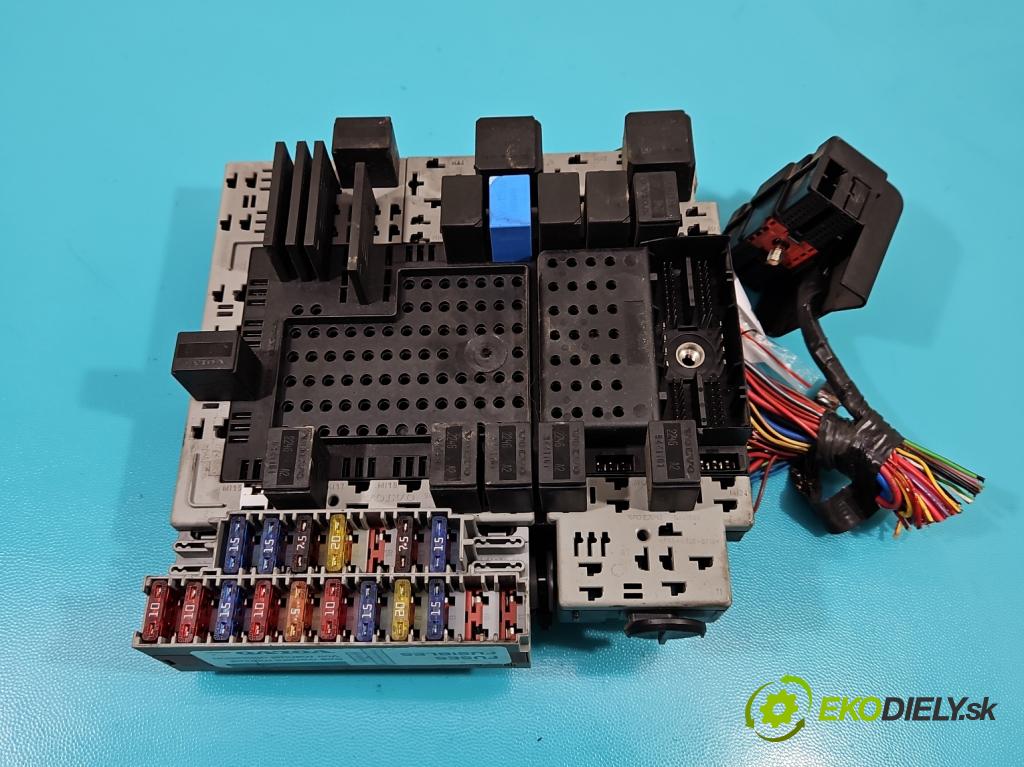 Volvo V70 II 1999-2007 2.4 D5 163 hp manual 120 kW 2401 cm3 5- skříňka pojistková 08679899 (Pojistkové skříňky)