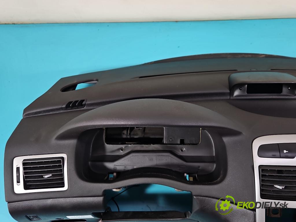 Peugeot 307 1.6 16V 109 HP manual 80 kW 1587 cm3 5- kokpit,pristrojová doska rozdeľovacia