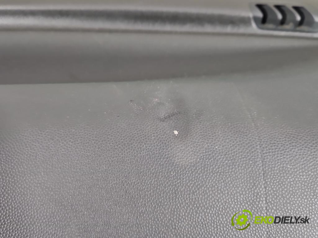 Peugeot 307 1.6 16V 109 HP manual 80 kW 1587 cm3 5- kokpit,pristrojová doska rozdeľovacia