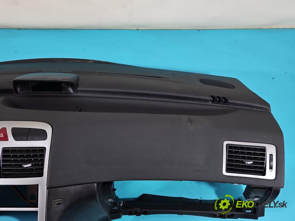 Peugeot 307 1.6 16V 109 HP manual 80 kW 1587 cm3 5- kokpit,pristrojová doska rozdeľovacia