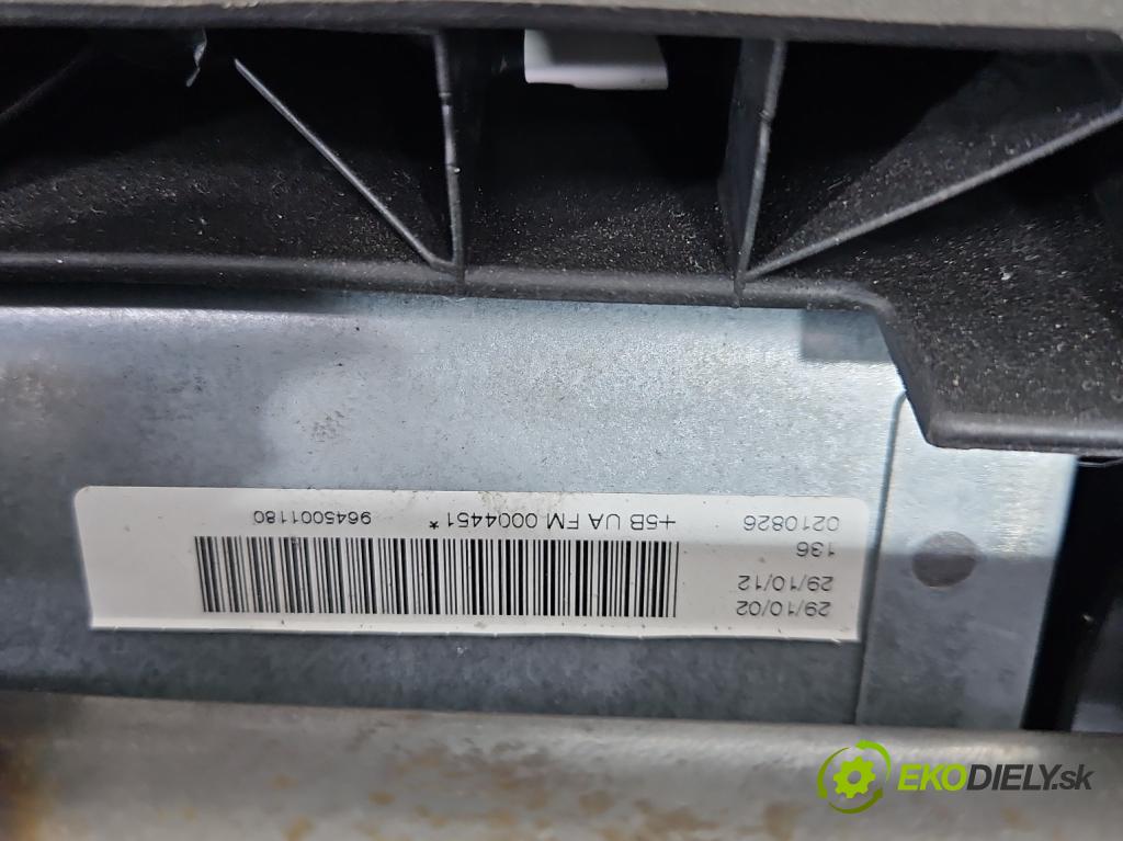 Peugeot 307 1.6 16V 109 HP manual 80 kW 1587 cm3 5- kokpit,pristrojová doska rozdeľovacia