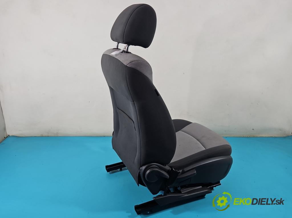 Chevrolet Cruze 1.8 16V 141 HP manual 104 kW 1796 cm3 4- Sedačka pravý  (Sedačky, sedadlá)