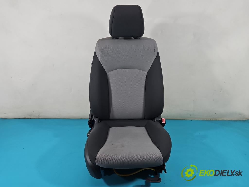 Chevrolet Cruze 1.8 16V 141 HP manual 104 kW 1796 cm3 4- Sedačka pravý  (Sedačky, sedadlá)