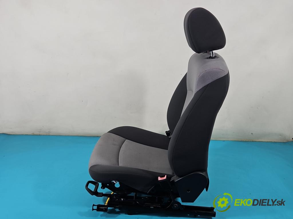 Chevrolet Cruze 1.8 16V 141 HP manual 104 kW 1796 cm3 4- Sedačka pravý  (Sedačky, sedadlá)