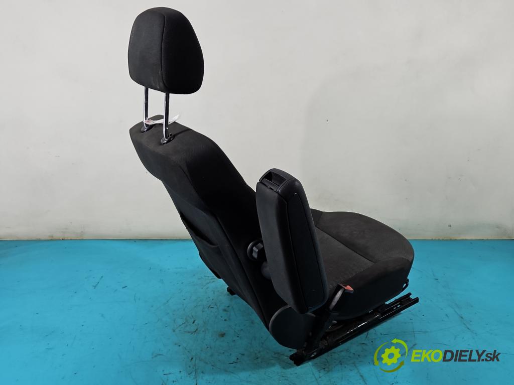 Opel Astra III 2004-2014 1.9 cdti 120 HP manual 88 kW 1910 cm3 5- Sedačka ľavý  (Sedačky, sedadlá)