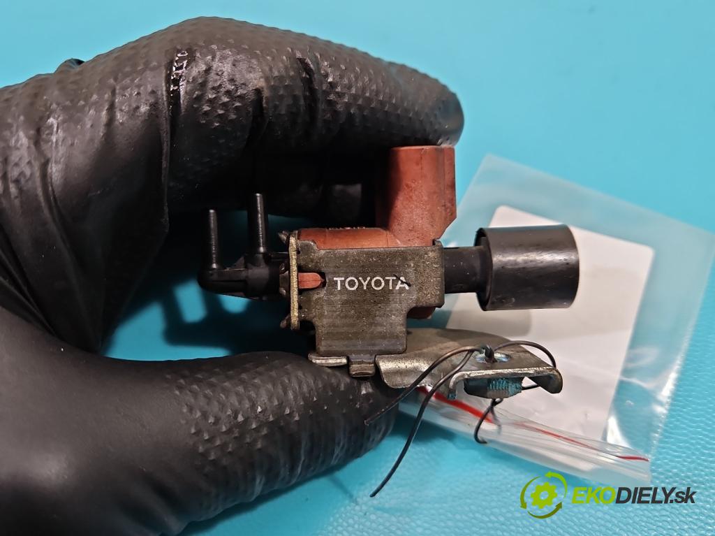 Toyota Avensis I T22 1997-2003 2.0 vvti 150 HP manual 110 kW 1998 cm3 5- ventil podtlaku  (Ventily)