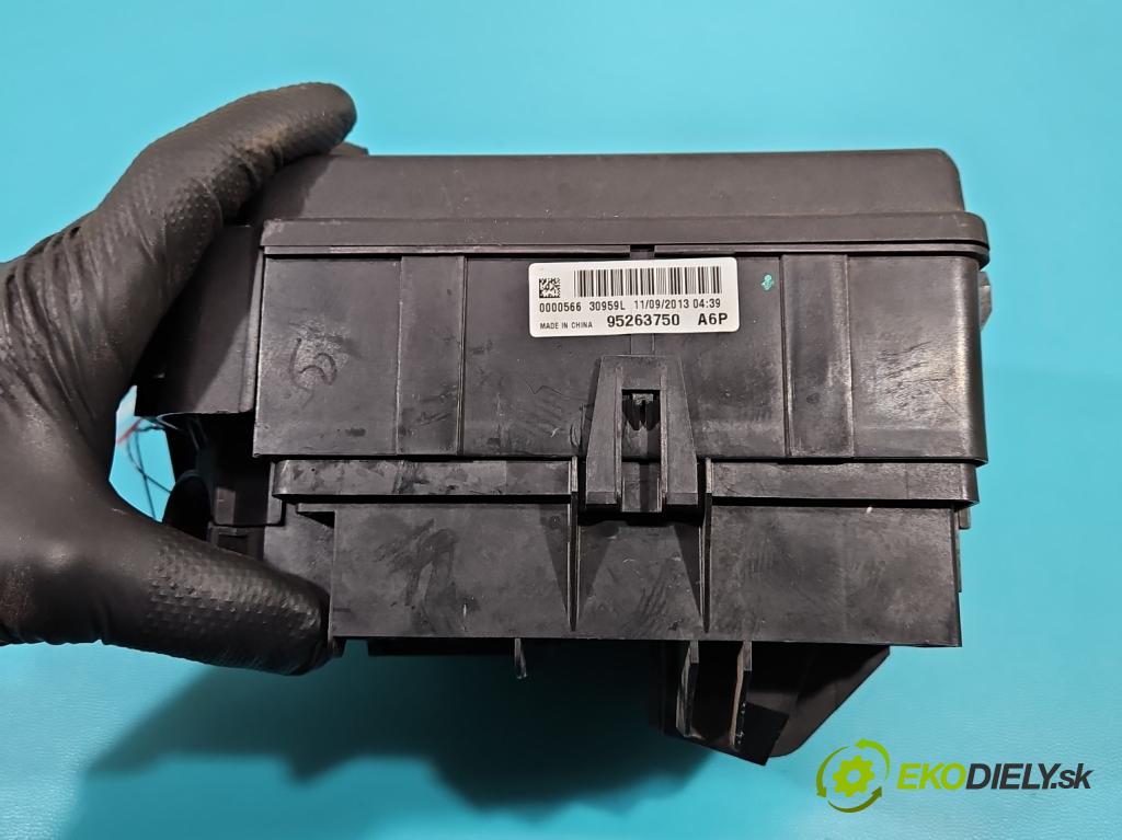 Opel Mokka A 2012-2019 1.4 T 140 hp automatic 103 kW 1364 cm3 5- skříňka pojistková 95263750 (Pojistkové skříňky)