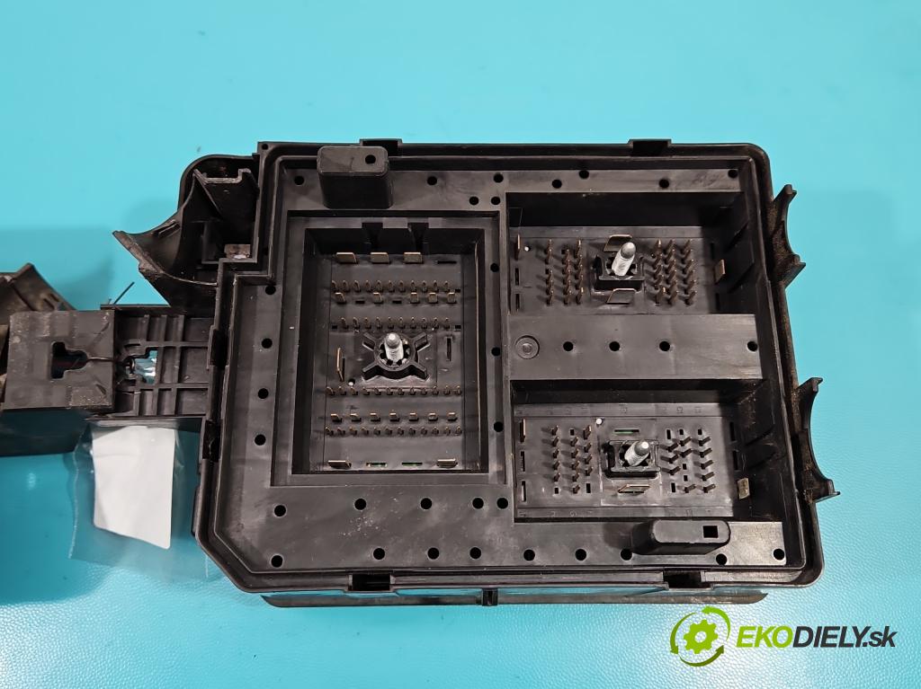 Opel Mokka A 2012-2019 1.4 T 140 hp automatic 103 kW 1364 cm3 5- skříňka pojistková 95263750 (Pojistkové skříňky)