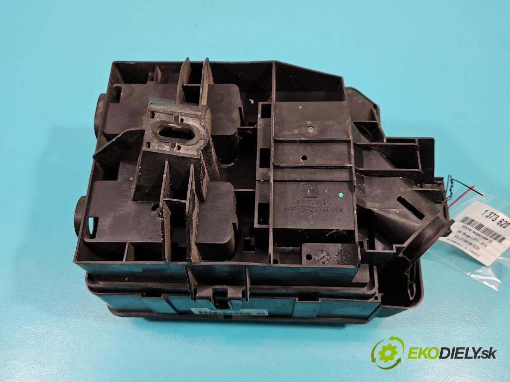 Opel Mokka A 2012-2019 1.4 T 140 hp automatic 103 kW 1364 cm3 5- skříňka pojistková 95263750 (Pojistkové skříňky)