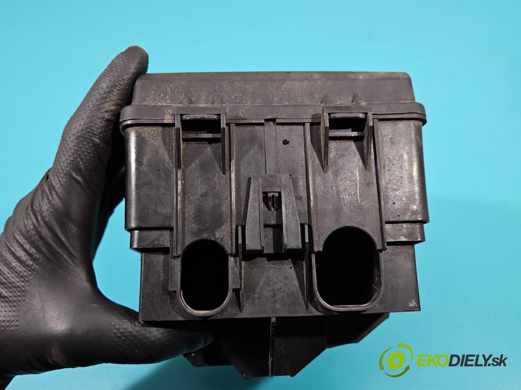 Opel Mokka A 2012-2019 1.4 T 140 hp automatic 103 kW 1364 cm3 5- skříňka pojistková 95263750 (Pojistkové skříňky)