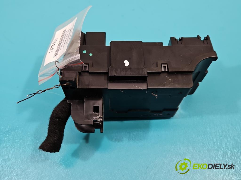 Opel Mokka A 2012-2019 1.4 T 140 hp automatic 103 kW 1364 cm3 5- skříňka pojistková 1309271445 (Pojistkové skříňky)