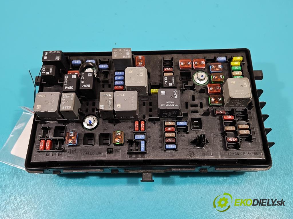 Chevrolet Cruze 1.8 16V 141 hp manual 104 kW 1796 cm3 4- skříňka pojistková 96982023 (Pojistkové skříňky)