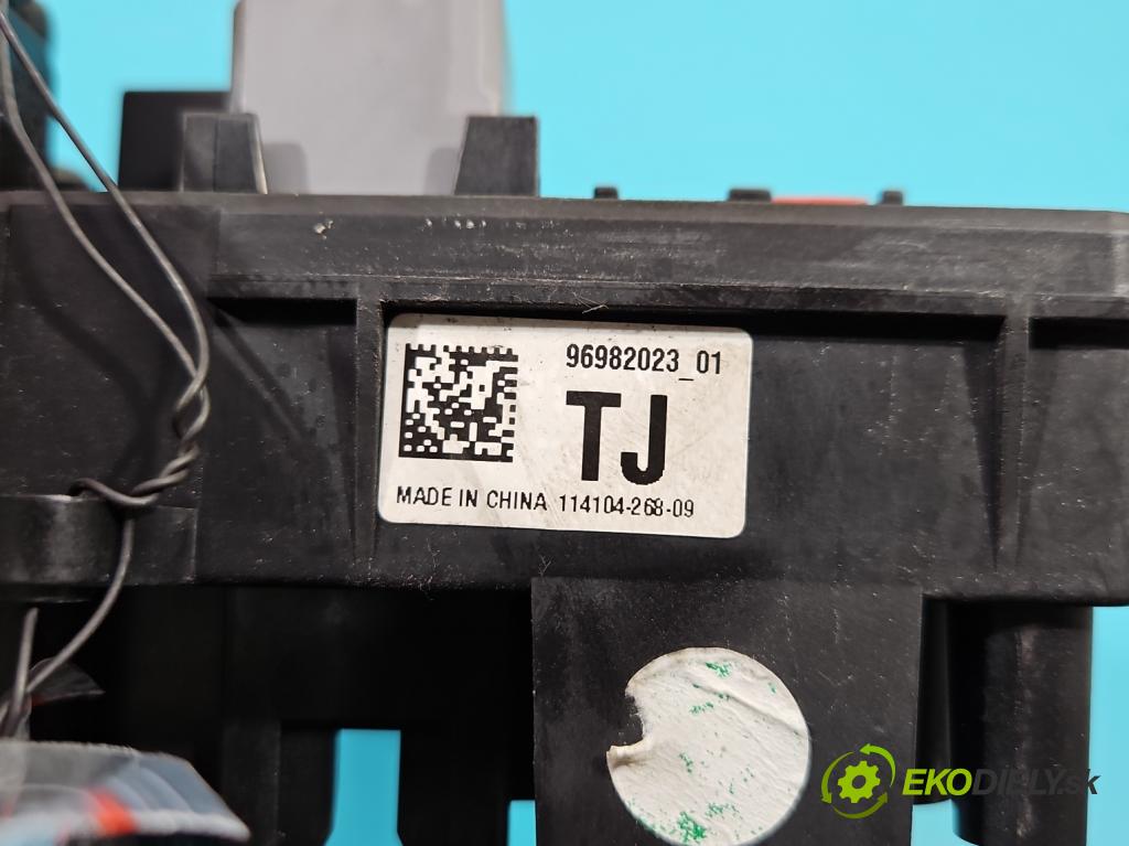 Chevrolet Cruze 1.8 16V 141 hp manual 104 kW 1796 cm3 4- skříňka pojistková 96982023 (Pojistkové skříňky)