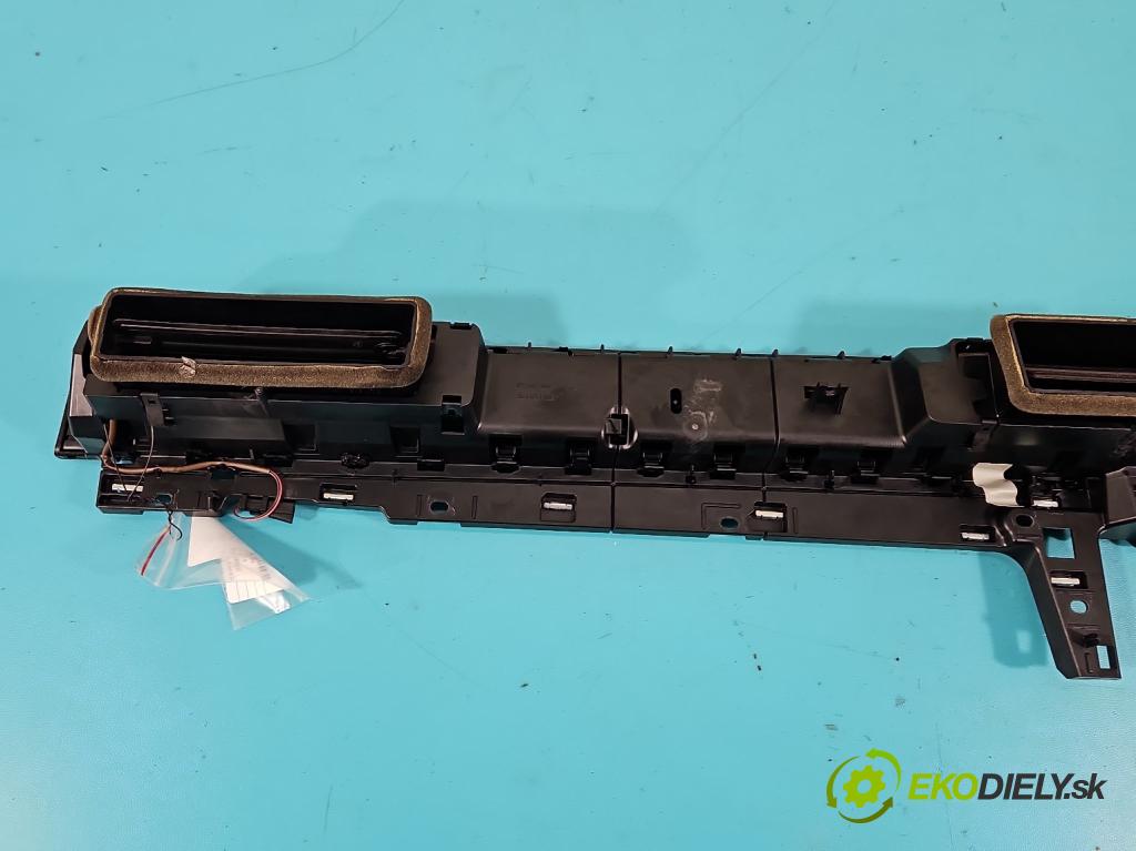 Vw Passat B8 2014 - 2.0 tdi 150 HP automatic 110 kW 1968 cm3 5- Mřížka: kúrenia stredová 3G1858416 (Mriežky kúrenia (fukáre))