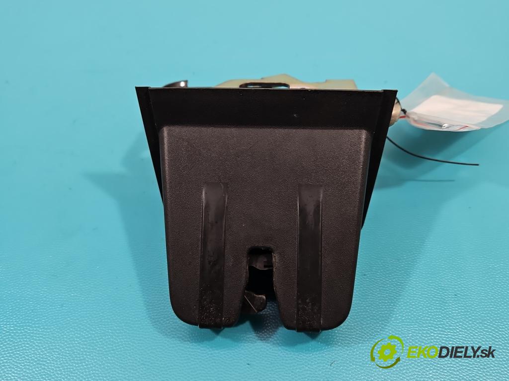 Vw Passat B8 2014 - 2.0 tdi CRL 150 hp automatic 110 kW 1968 cm3 5- zámek kufrových dveří zadní 3G0827505C