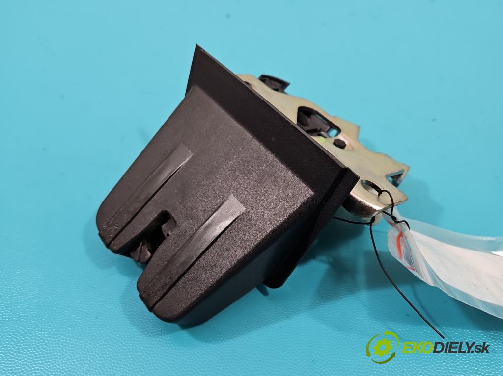 Vw Passat B8 2014 - 2.0 tdi CRL 150 hp automatic 110 kW 1968 cm3 5- zámek kufrových dveří zadní 3G0827505C