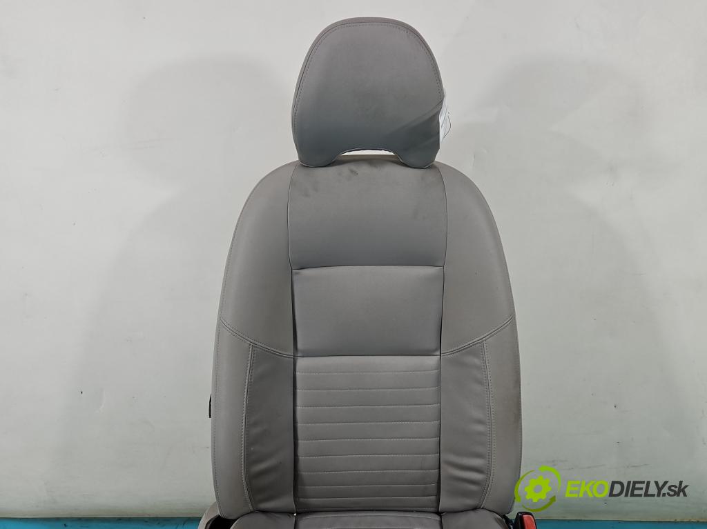 Volvo V50 1.6 16v 101 HP manual 74 kW 1596 cm3 5- Sedačka pravý  (Sedačky, sedadlá)