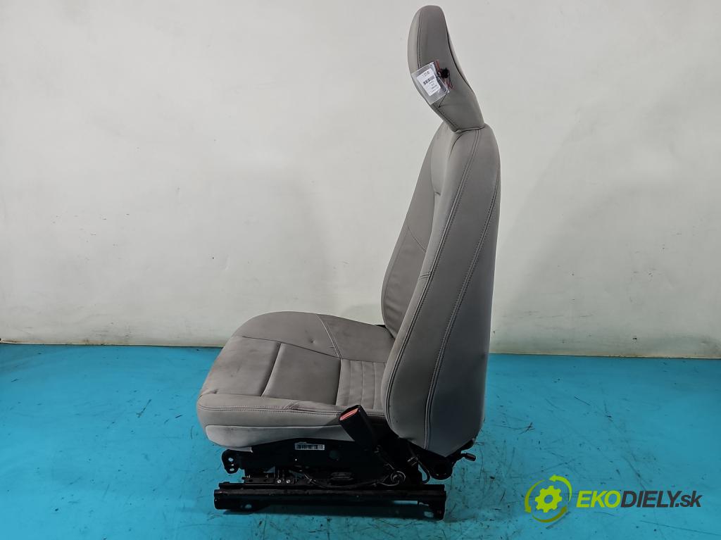 Volvo V50 1.6 16v 101 HP manual 74 kW 1596 cm3 5- Sedačka pravý  (Sedačky, sedadlá)