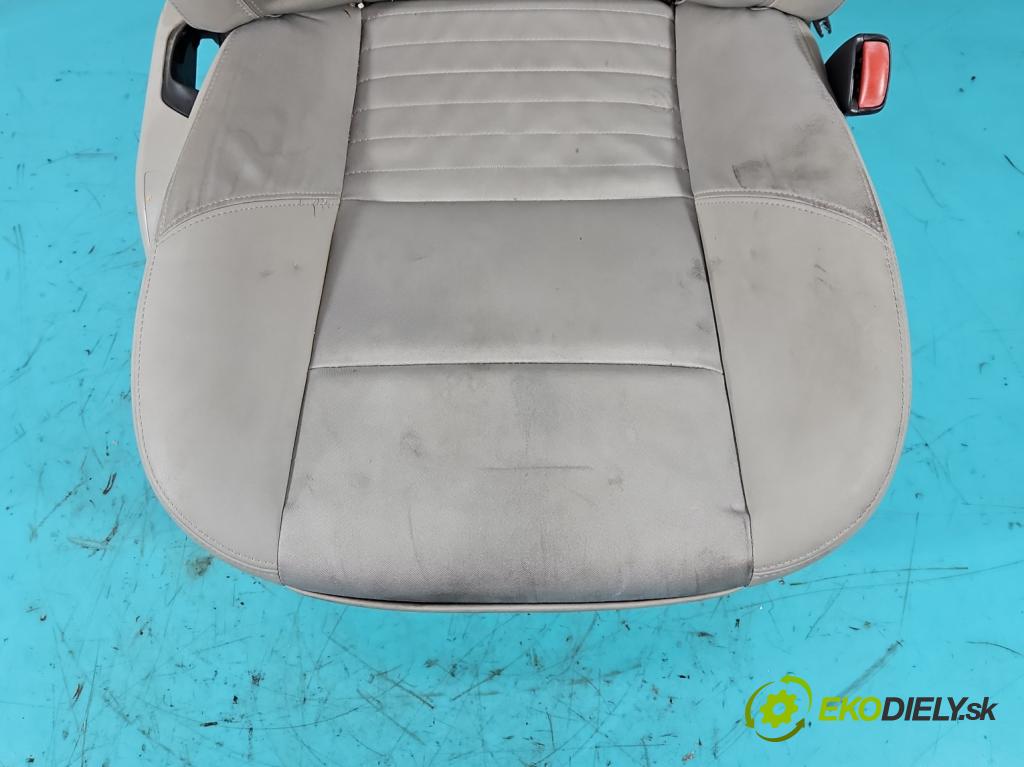 Volvo V50 1.6 16v 101 HP manual 74 kW 1596 cm3 5- Sedačka pravý  (Sedačky, sedadlá)
