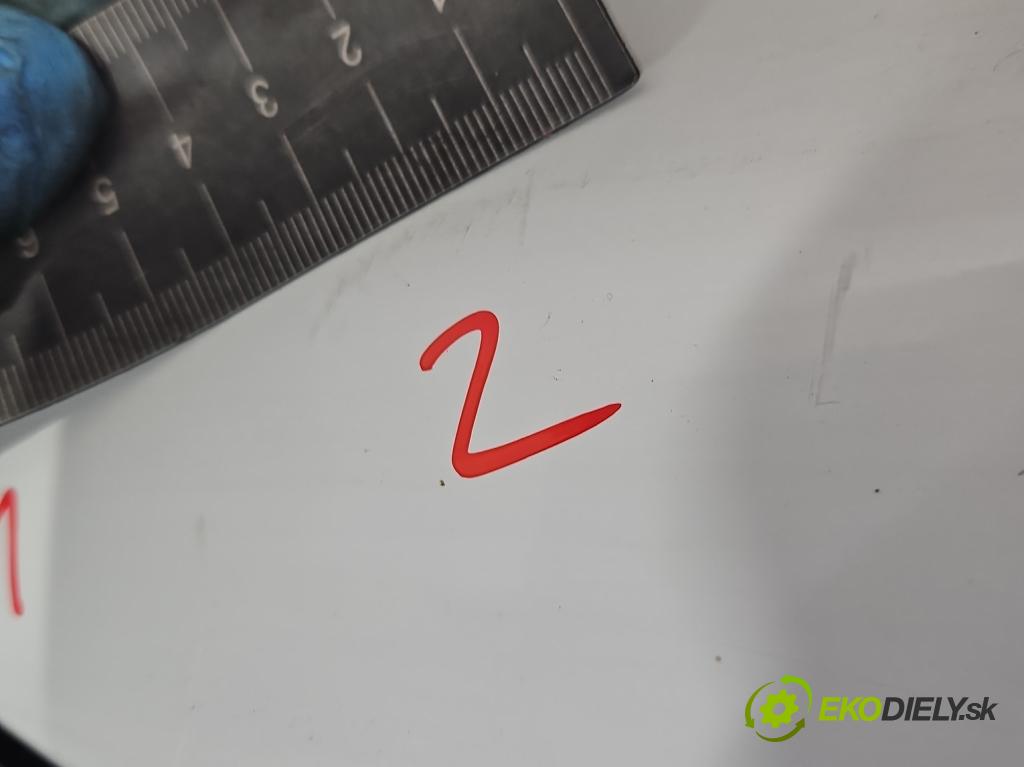 Toyota Corolla E11 1997-2002 1.4 vvti 97KM manual 71 kW 1398 cm3 5- blatnik přední levý  (Predné ľavé)