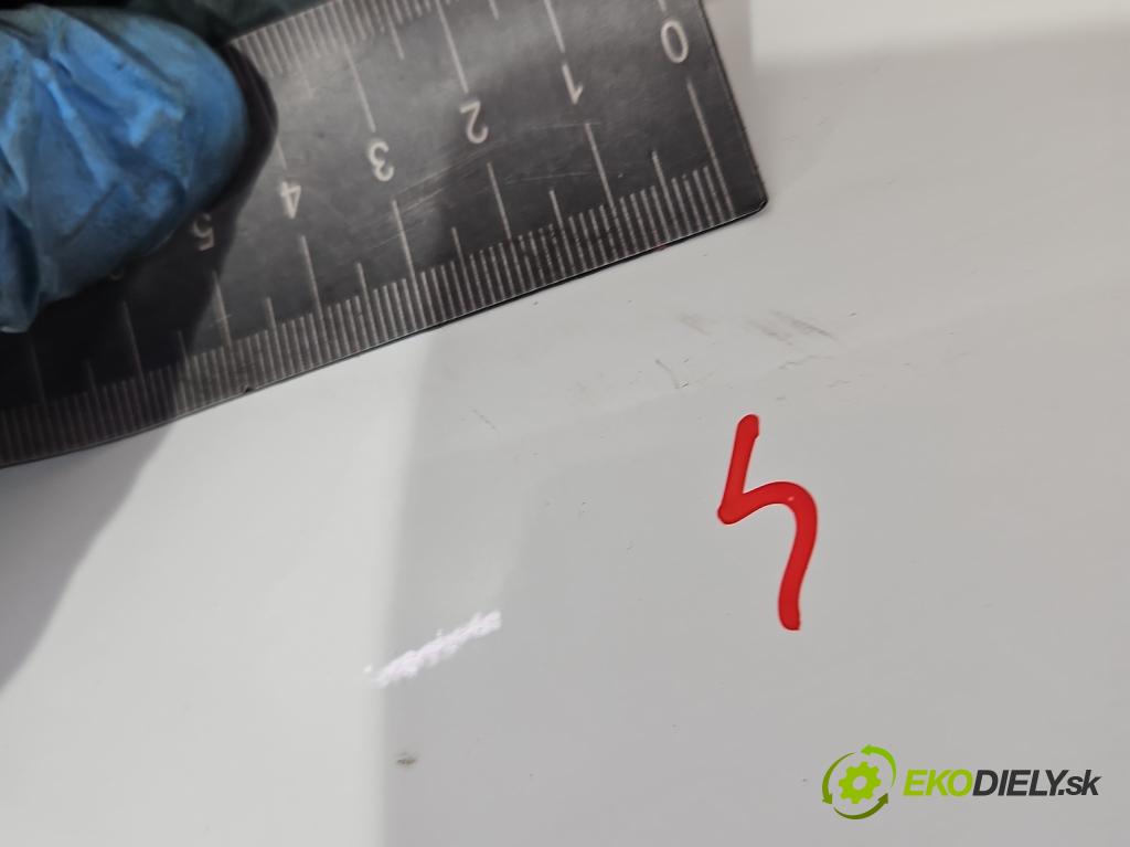 Toyota Corolla E11 1997-2002 1.4 vvti 97KM manual 71 kW 1398 cm3 5- blatnik přední levý  (Predné ľavé)