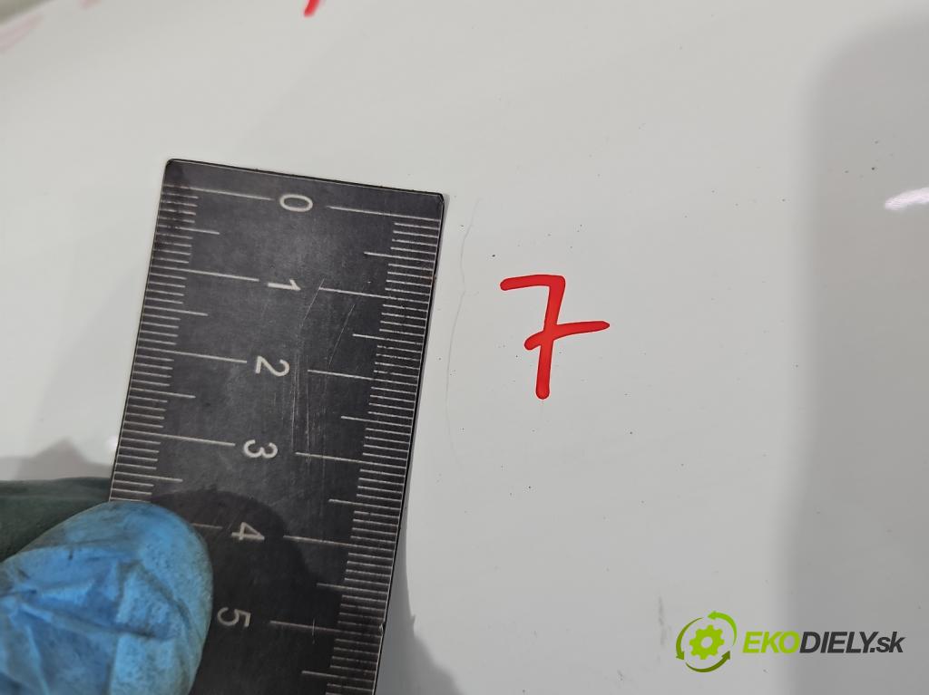 Toyota Corolla E11 1997-2002 1.4 vvti 97KM manual 71 kW 1398 cm3 5- blatnik přední levý  (Predné ľavé)