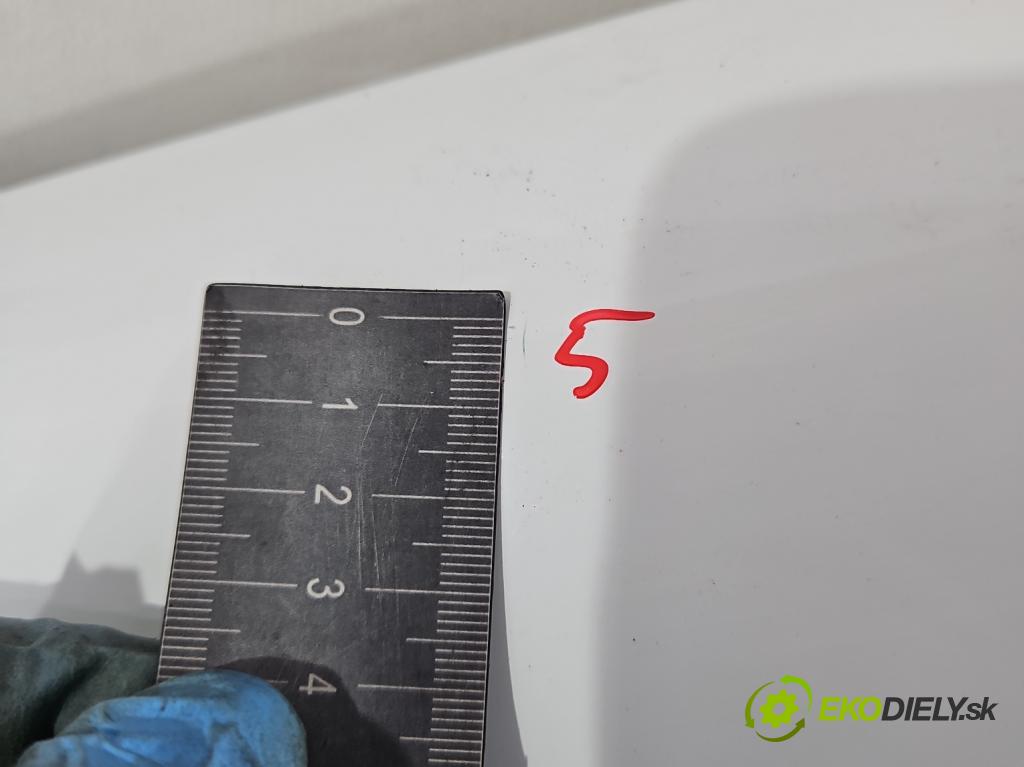 Toyota Corolla E11 1997-2002 1.4 vvti 97KM manual 71 kW 1398 cm3 5- blatnik přední levý  (Predné ľavé)